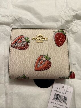 NWT Coach Snap Wallet With Strawberry Print In Gold/Chalk Multi